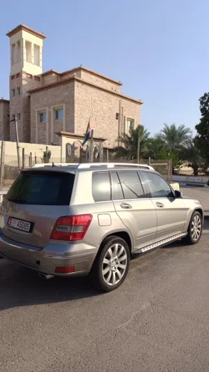 مارسيدس GLK 280 موديل 2009 خليجي ماتحتاج ولا درهم نضيفه جدا  بحاجة تجديد ملكيه البيع بسبب السفر