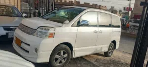 تويوتا فكسي اجره فل كامل فتحتين سقف مكينه واسبيت مختم ثلاثه كراسي خلفيه موديل 2006