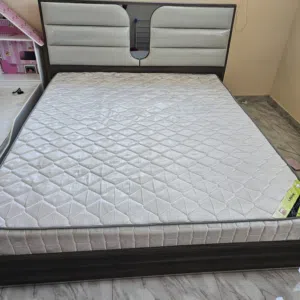 سرير مزدوج بحالة جيدة جداً