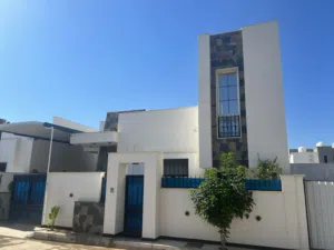 250 m2 5 Bedrooms Villa for Sale in Tripoli Ain Zara