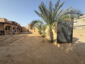 منزل خلف الدعوة الإسلامية  بشارع اسطنبول بالقرب من مدرسة المعرفة ومقسم طيبة