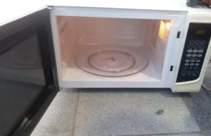 DLC 30+ Liters Microwave in Al Riyadh