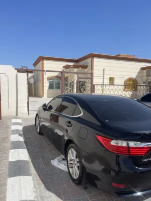 لكززEs350 نظيفه مسرفسه بالكامل من تواير وسيور وبلاكات ومصبوغه كامل تجميلي