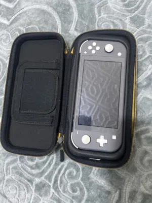 نينتندو سويتش لايت الجهاز اخو الجديد مع شنطة و128gb إضافيه