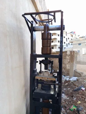 مكبس هيدروليكي لللبيع