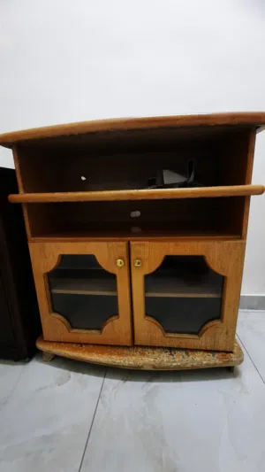 خزانة خشب للبيع بسعر حرق