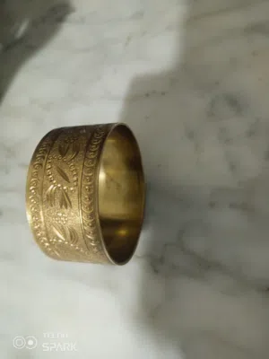 أسوار نحاس عريض