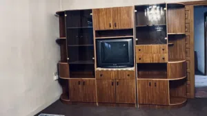 بوفيه 3 قطع عرضهم الكامل 280 و الارتفاع 200 للبيع مع تلفاز نوع ياباني