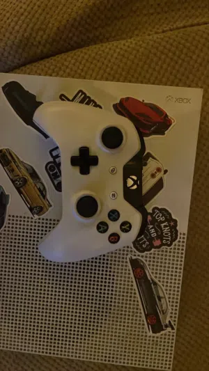 اكسبوكس ون اس للبيع بحاله ممتازة