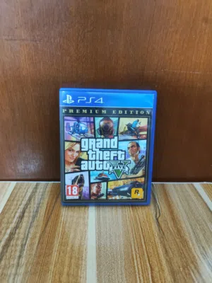 قرص GTA 5  نظيف جدا  للبيع او مراوس(حسب القرص)