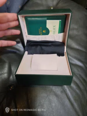 علبه ساعه ( رولكس الاصليه ) حاله الوكاله مع كامل محتويات