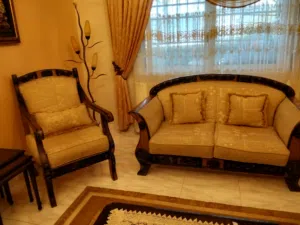 طقم غرفة ضيوف كامل مع طاولة سفرة للبيع