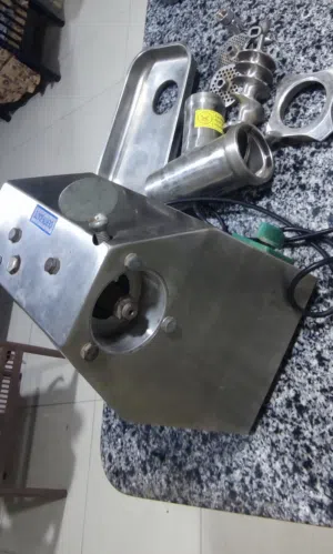 مفرمه كهربائية بحاله الزيرو استعمال شهرين