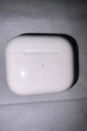 ايربودز 3 مستعمل نظيف ولا خدش صوت قوي