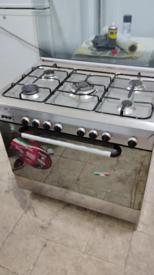1 طباخ جليم جاز ايطالي 5 شعله بحاله ممتازه معا التوصل التشغيل والكفاله مقاس 60 في 90