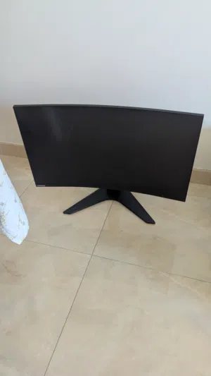 27 Lenovo monitors for sale  in Hawally
