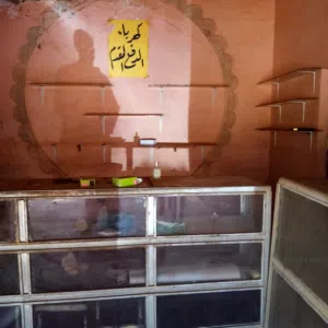 لدينا دكان للإيجار في الحاج يوسف شارع الردميه محطة نقزو مربع 16