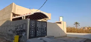 السلام عليكم بيت للبيع في  الجزيره  باب الهوى شارع 22  مقابل ريحانه سنتر عرض الشارع مالته 10 متر