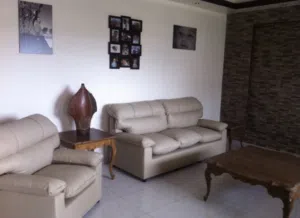 طقم كنب جلد فاخرة