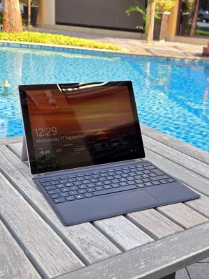 Surface Pro 7+ (11th GEN Core i7 - 16gb/512gb) 4k Touch + keyboard + Charger + BAG + MS office