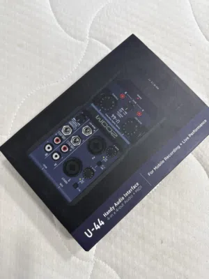 كارت صوت محمول استعمال خفيف جدا بحالة جديدة Zoom U-44 Portable 4×4 USB Handy Audio/MIDI Interface