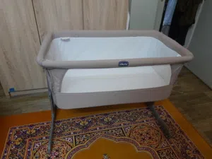 Chicco The Next 2 Me co-sleeper crib has 6 adjustable height levels and foldable feet baby bed