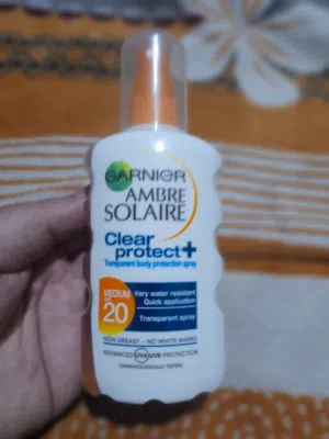 المنتج: بخاخ غارنييه أمبر سولير (Garnier Ambre Solaire) - "كلير بروتكت +" (Clear Protect+).