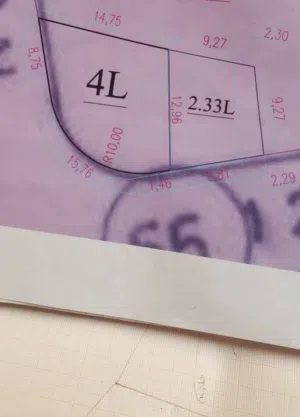 ارض عرطه في حزيز قرب خط ال100 وشارع ال40 لبنتين وثلث حر مضمون