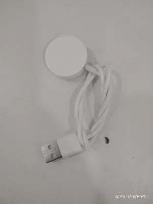 شاحن ساعه الكترونيه نظيفة و شغاله