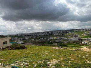 ارض سكنية مميزة شفابدران عيون الذيب مطلة بجانب فلل