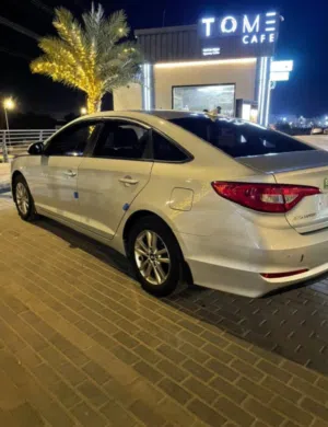 وارد كوريا سوناتا له من ما دخلت عدن 10ايام والبيان يثبت بضاعه السعر با 5200 دولار .قير قابل للتفاوض