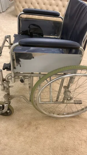 كرسي متحرك للبيع