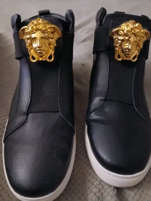 حذاء رجالي نوع VERSACE مستعمل يوم واحد