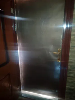 باب حديد بحالة جيدة للبيع