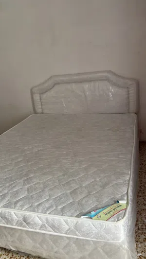 Used 1 month bed cabort bed dressing table