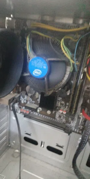 للبيع منصة Intel جيل رابع كاملة لوحة H81 بحالة ممتازة معالج Intel Core i5 الجيل الرابع رام 8GB DDR3
