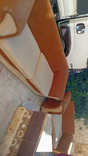 طقمين كنب للبييع كل واحد 7 مقاعد للبيع