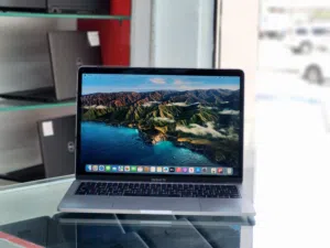 APPLE MACBOOK 2017 I5 8GB RAM 250GB SSD 13INCH RETINA DISPLAY  LOCATION GHUBRA OPPOSITE OUD WORLD