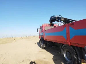 للبيع سيارة تحتاج مكينه