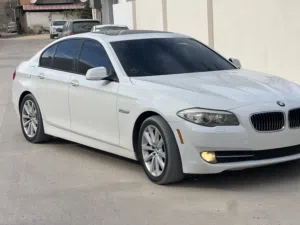 بي ام F10. 2011