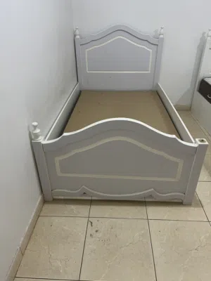 سرير للبيع هيكل سرير بدون مرتبة
