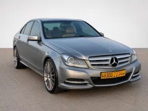 مرسيدس بنز c300 نظيف جدا وبحالة ممتازة للبيع