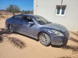 نيسان 8000