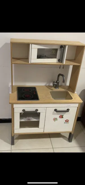 مطبخ للأطفال من ايكيا بحالة جيده جداً