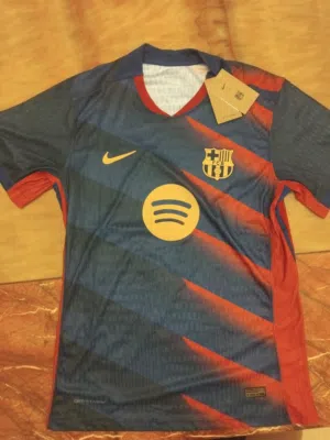 Barcelona jersey new and for a good price قميص برشلونة جديد وبسعر جيد
