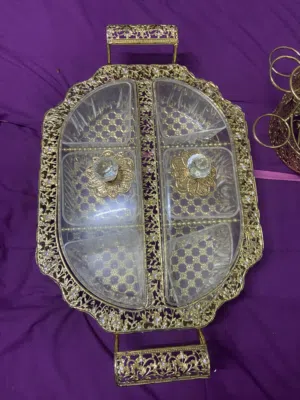 مضيفة حجم كبير مع تبعت دلة وفناجين  للبيع