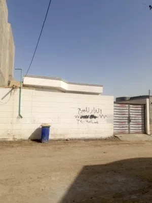 بيت للبيع مساحه 200 قريب على الشارع الرئيسي الأربع سايدات