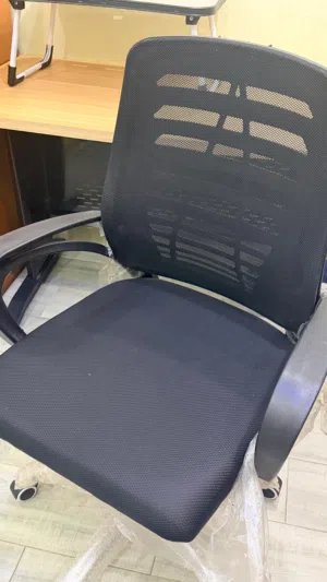 مكتب وكرسي