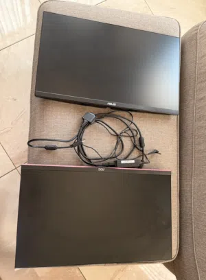 2 gaming moniter Asus 165hz and Aoc 60hz.
