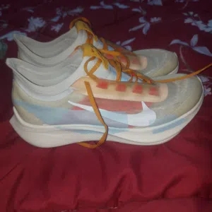 For Sale: Nike Zoom Running Shoes   Stylish sporty design  Lightweight and comfortable for runni